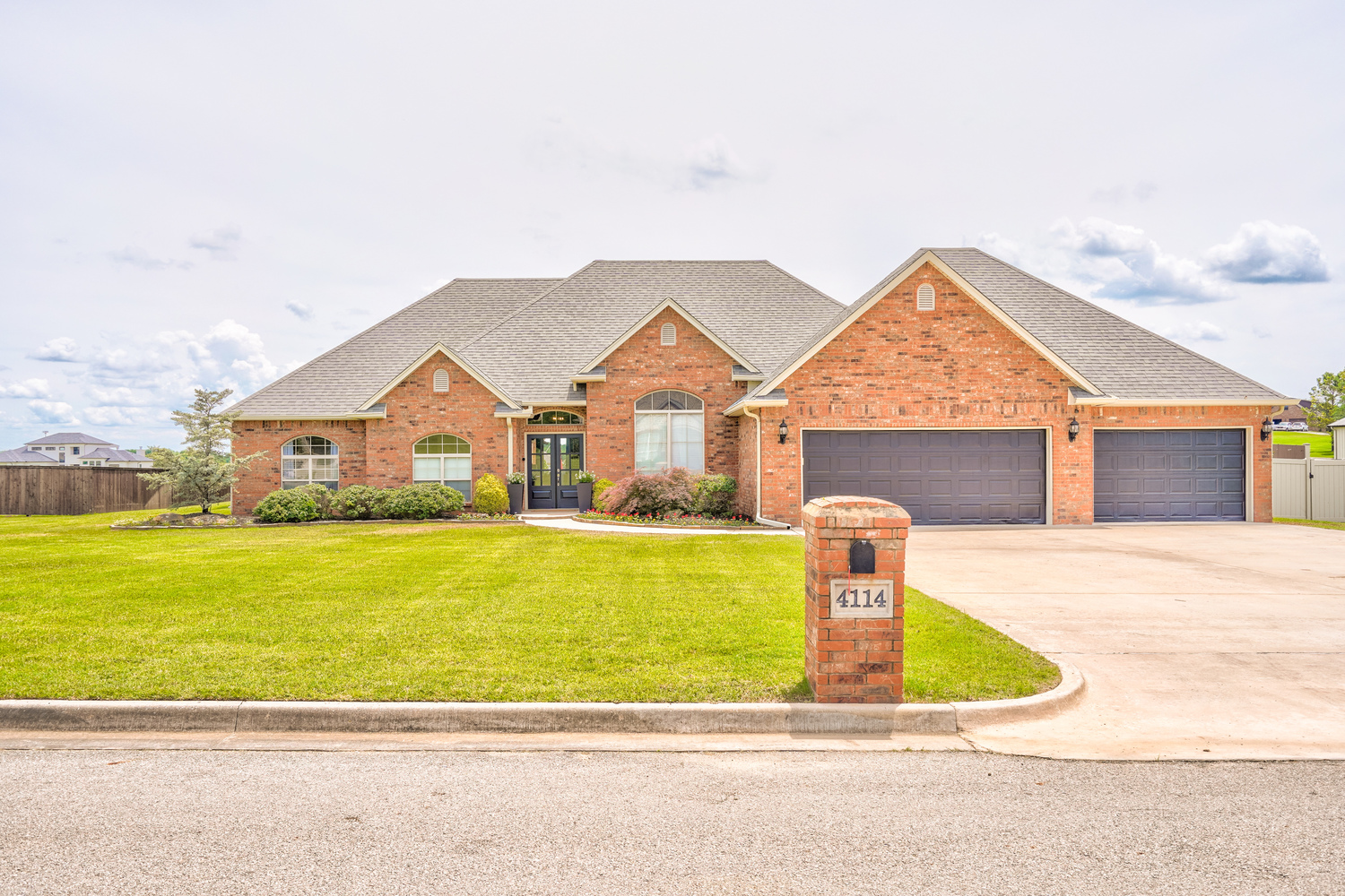 4114 Rolling Hills Drive Ardmore, OK 74301 Nested Tours